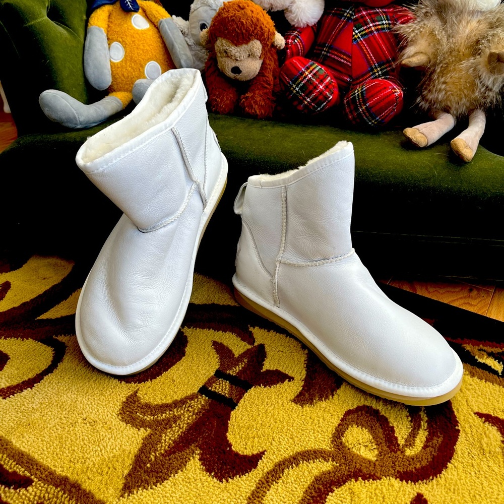 Australia Luxe optic white authentic booties NWOB